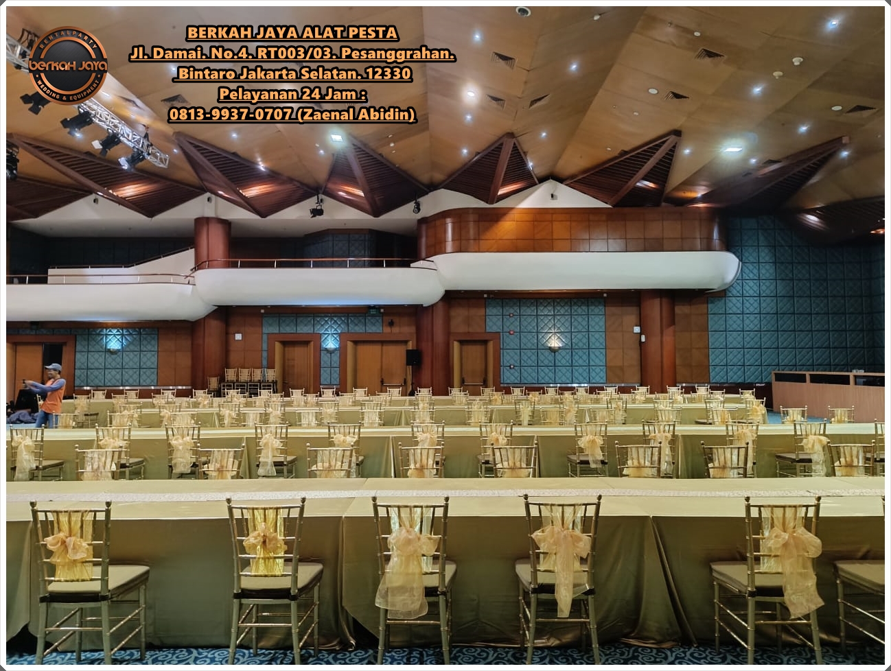 Menyewakan Long Table Set Kursi Tiffany Gold Area Tanjung Priok