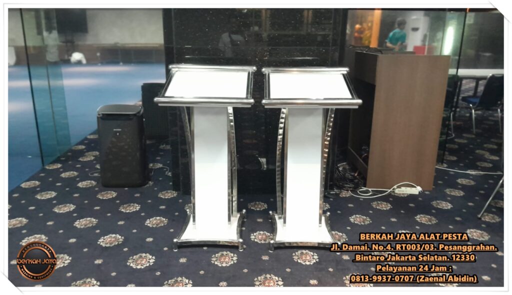 Sewa Podium Putih Kerangka Stainless Di Area Jakarta Selatan