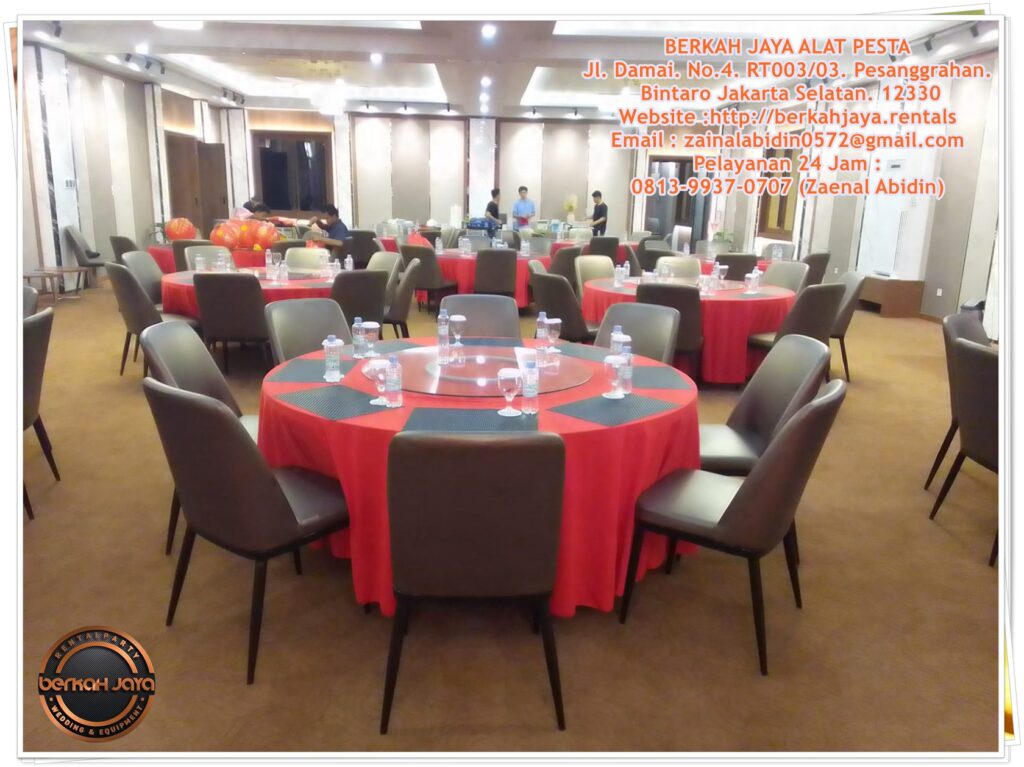 Sewa Meja Bundar Cover Merah Dan Kursi Futura Di Jakarta Selatan