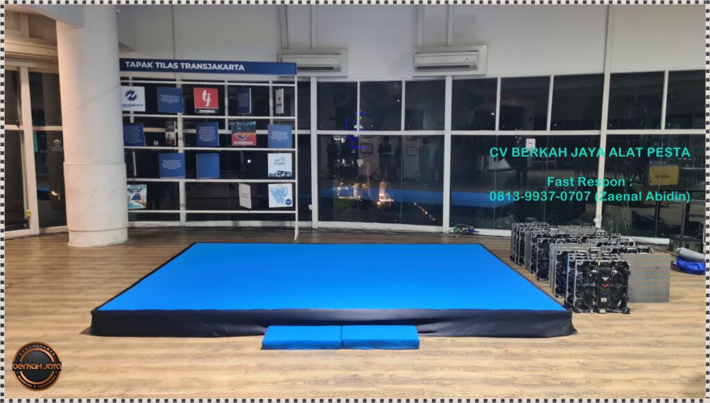 Rental Panggung Poni Hitam Karpet Biru Di Area Depok